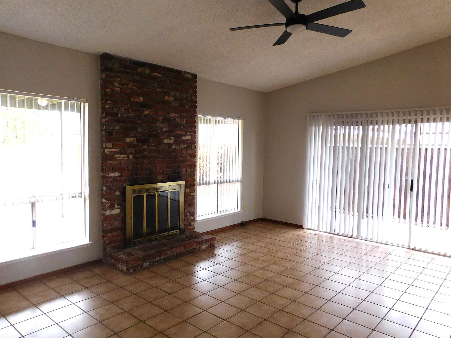 3 bed, 1219 sqft, $2,350 — Photo 4