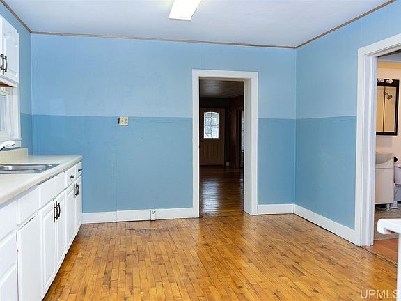 2nd image of 136 N 2nd St