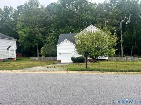 7806 Belmont Stakes Dr, Midlothian, VA 23112