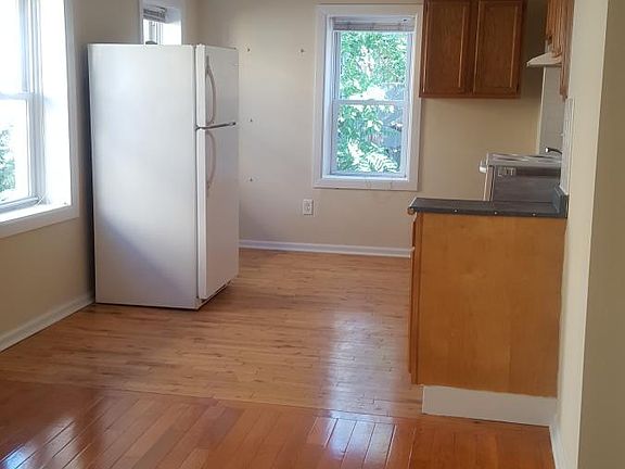 4th image of 2127 Fitzwater St APT 3