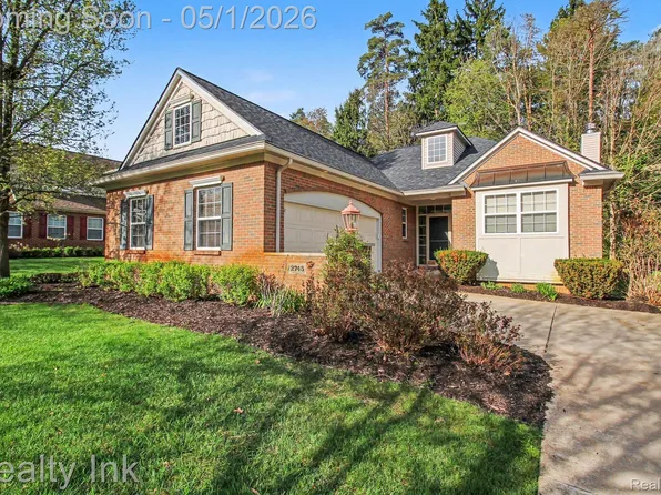 2745 Signature Cir, Pinckney, MI 48169