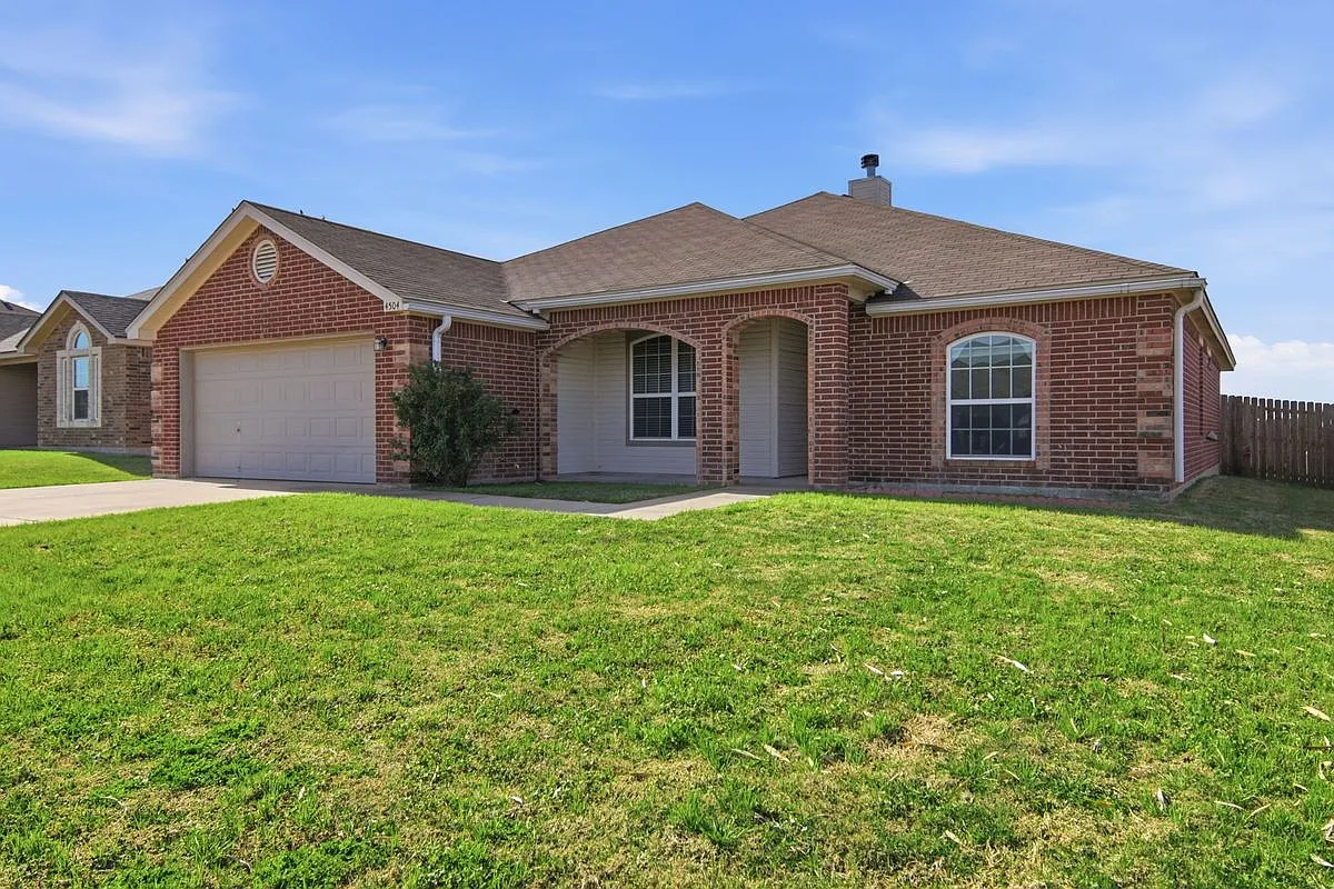 4 bed, 2.0 bath, 1895 sqft, $1,650 — Photo 2