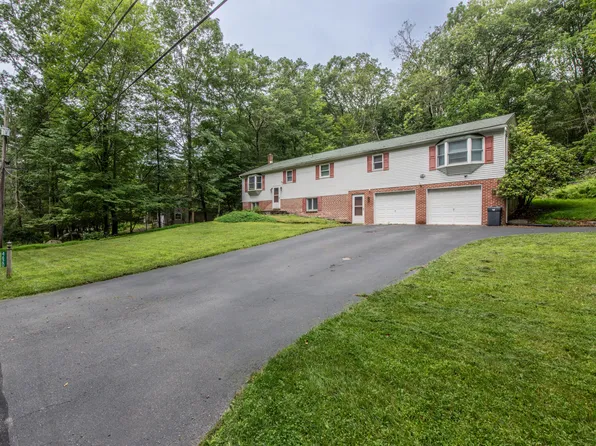 4620 Buck Valley Cir, East Stroudsburg, PA 18301