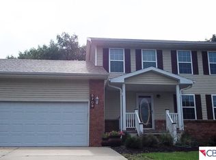 8709 Oakdale Rd, Plattsmouth, NE 68048