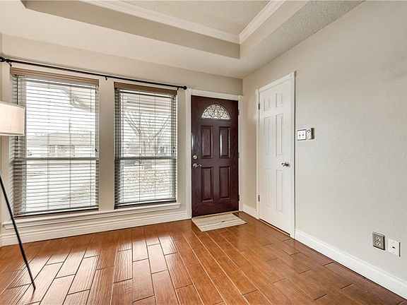 4th image of 217 Briar Creek Dr