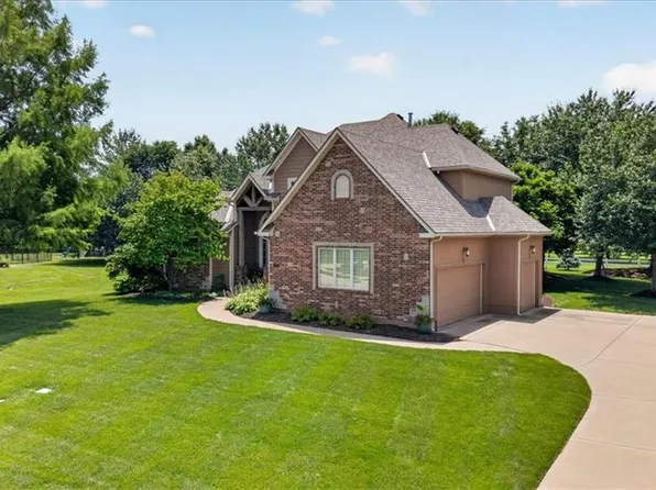 9406 Pleasant Ave, Kansas City, MO 64138