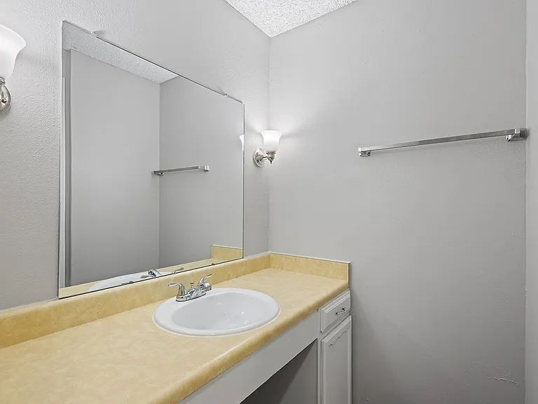 Greenway Apartments — Photo 21