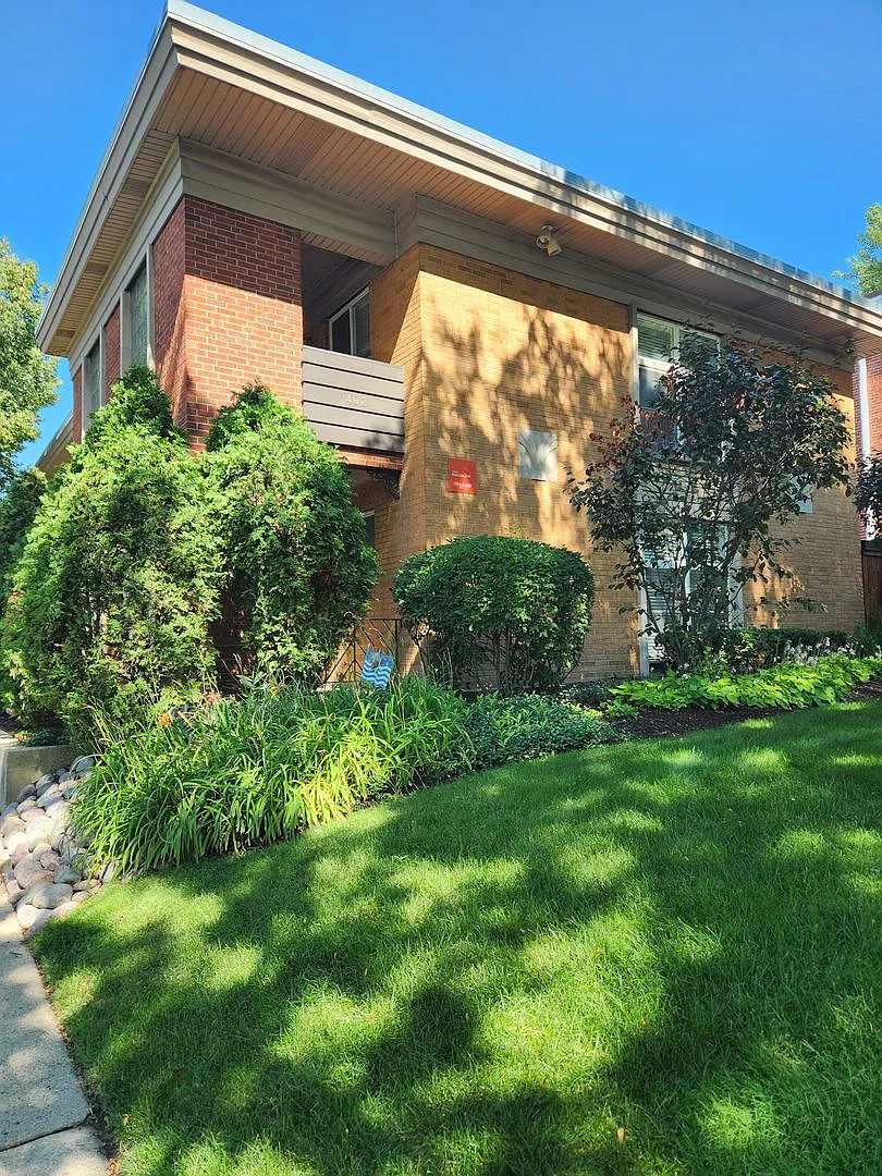 402 Franklin Ave. — Photo 1