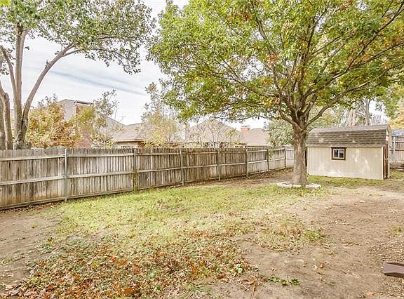 4th image of 706 Carmel Dr