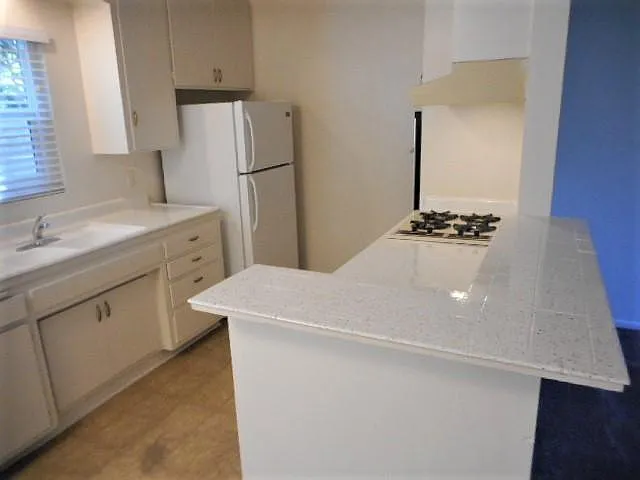 1 bed, $2,595 — Photo 3