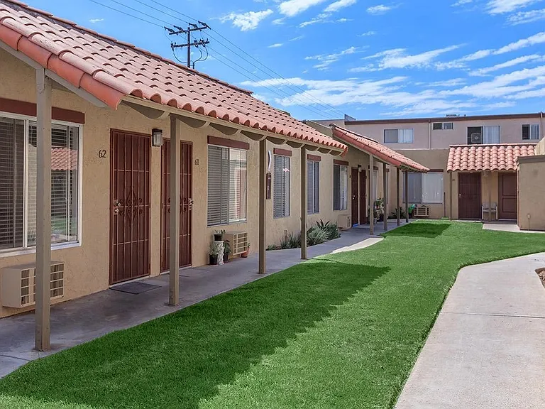 Mollison Villas — Photo 40