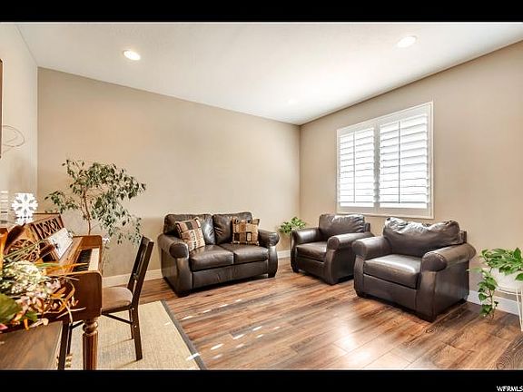 3rd image of 5732 W Yukon River Ln