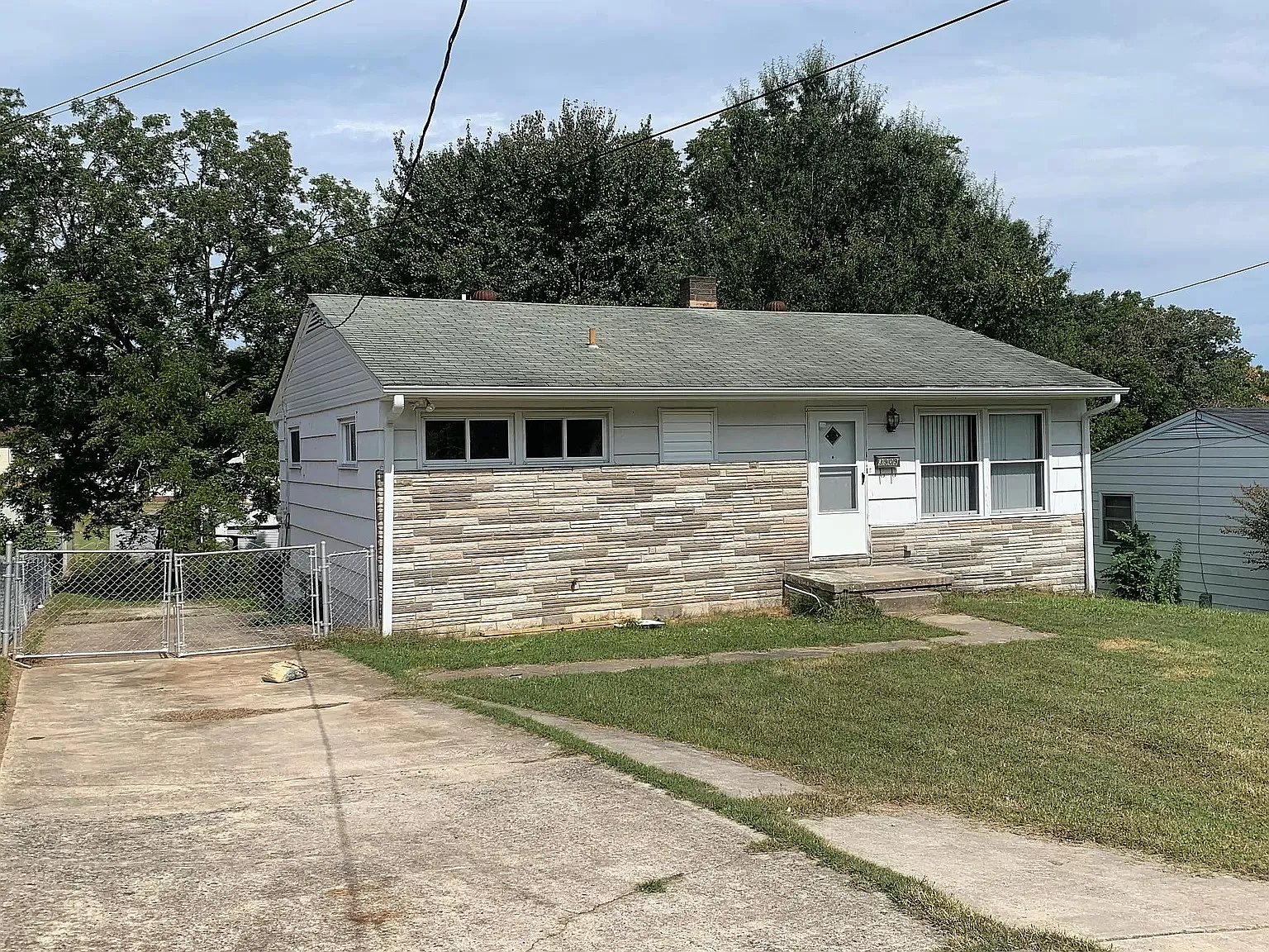 3 bed, 1110 sqft, $1,600 — Photo 2