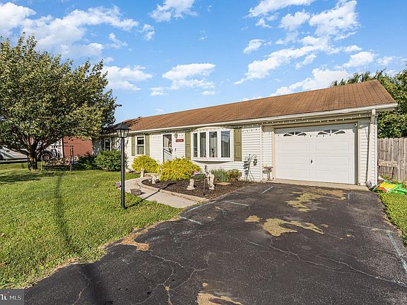 3rd image of 1626 Greenwood Dr