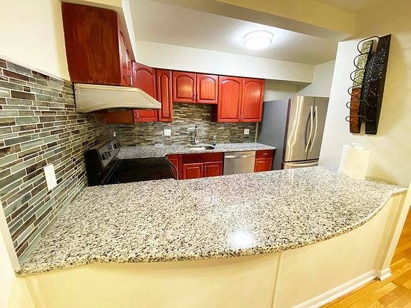3rd image of 26 Timberline Ct