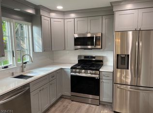 21 Hilltop Rd, Mendham, NJ 07945