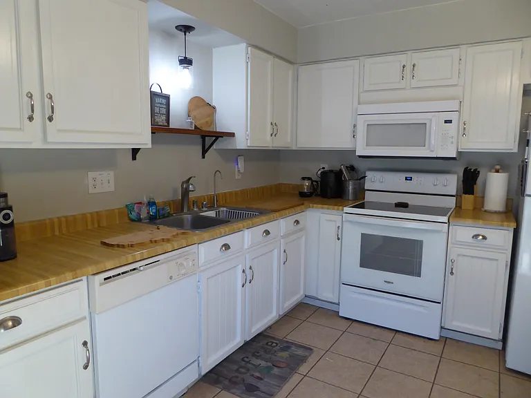 10412 Guadalajara Ave NE — Photo 8