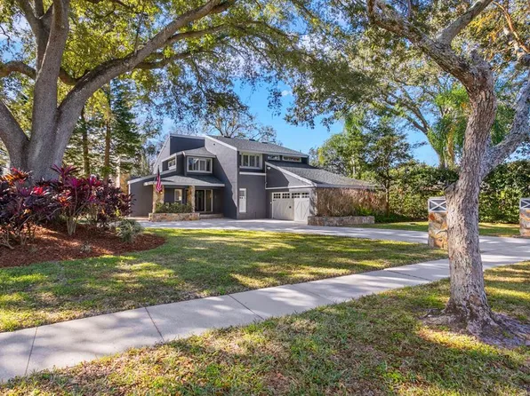 10402 Oakbrook Dr, Tampa, FL 33618