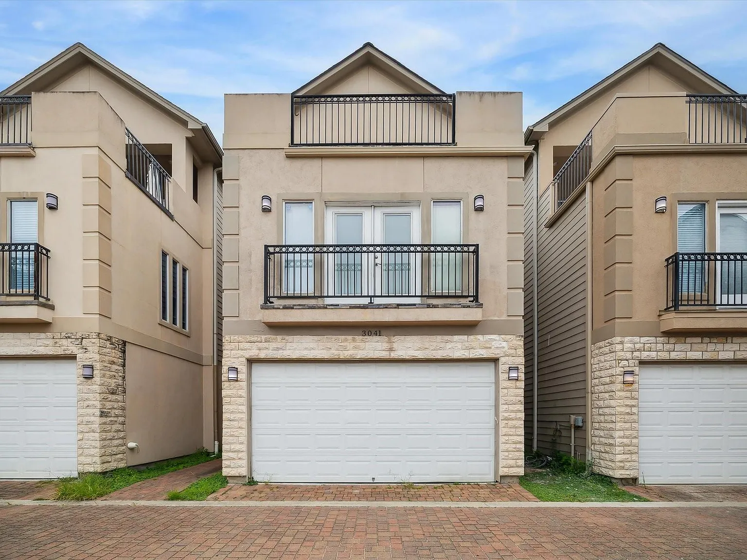 3 bed, 3.0 bath, 1988 sqft, $3,000 — Photo 2