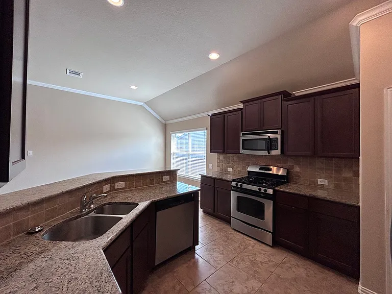 2204 Tranquility Ln — Photo 11