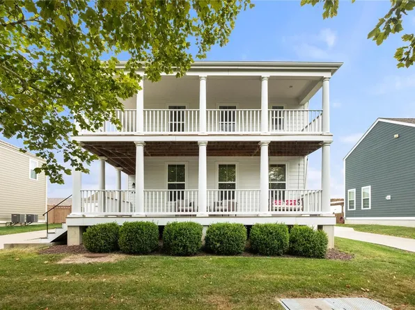 3491 New Town Lake Dr, Saint Charles, MO 63301