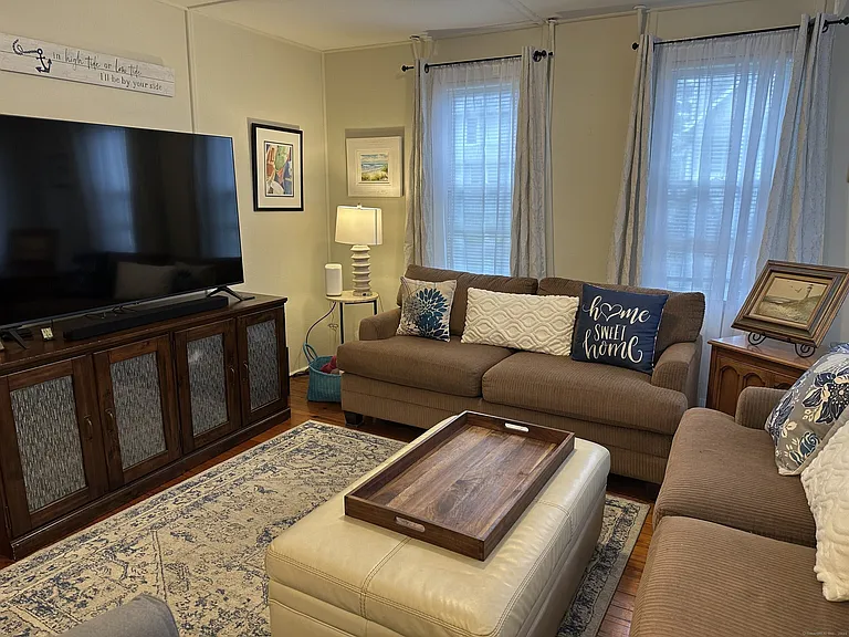 33 Sybil Ave — Photo 6