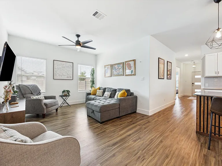 700 Legends Ln — Photo 12