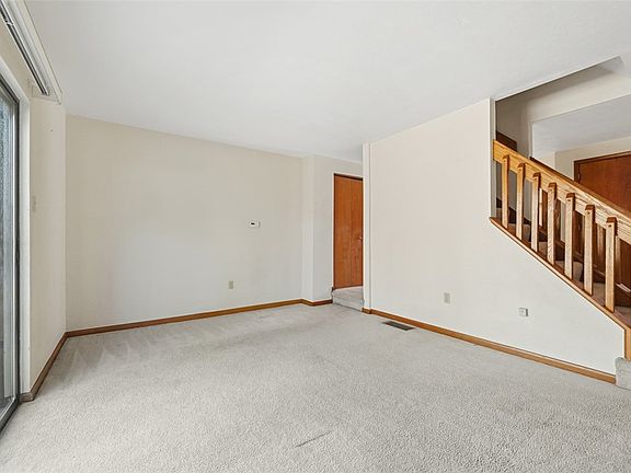 5th image of 105 Laurel Ct