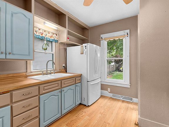 4th image of 737 Evans St