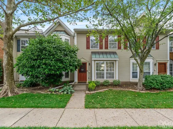 11 Desoto Dr, Franklin Park, NJ 08823