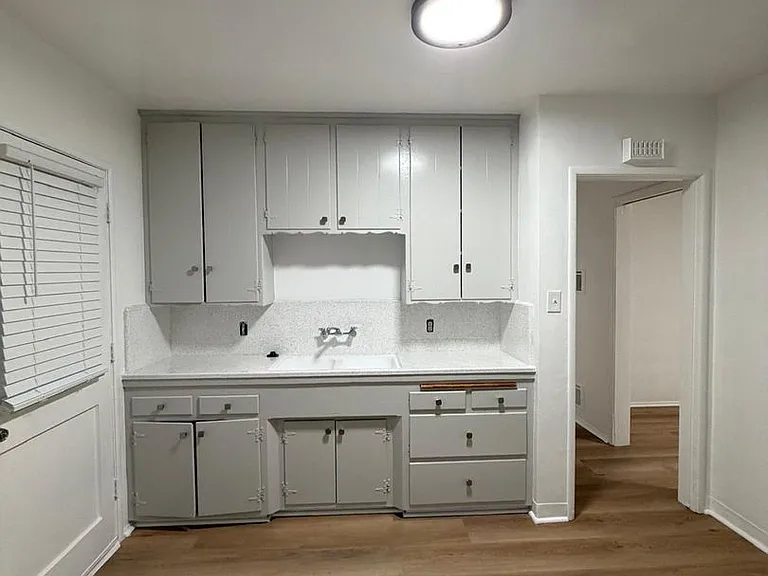 935 N Louise St — Photo 4