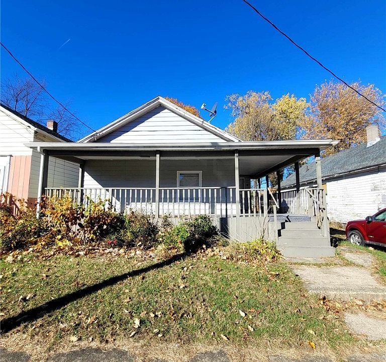 1st image of 706 E 9th St