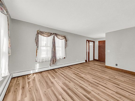 5th image of 140 Melbourne St