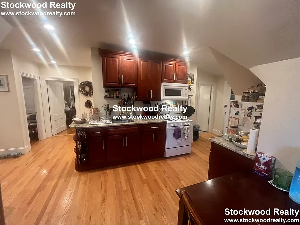 90 Lyndhurst St #5