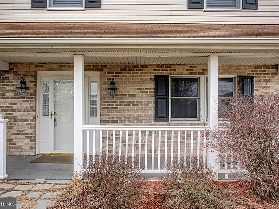 5th image of 1760 Holly Ln