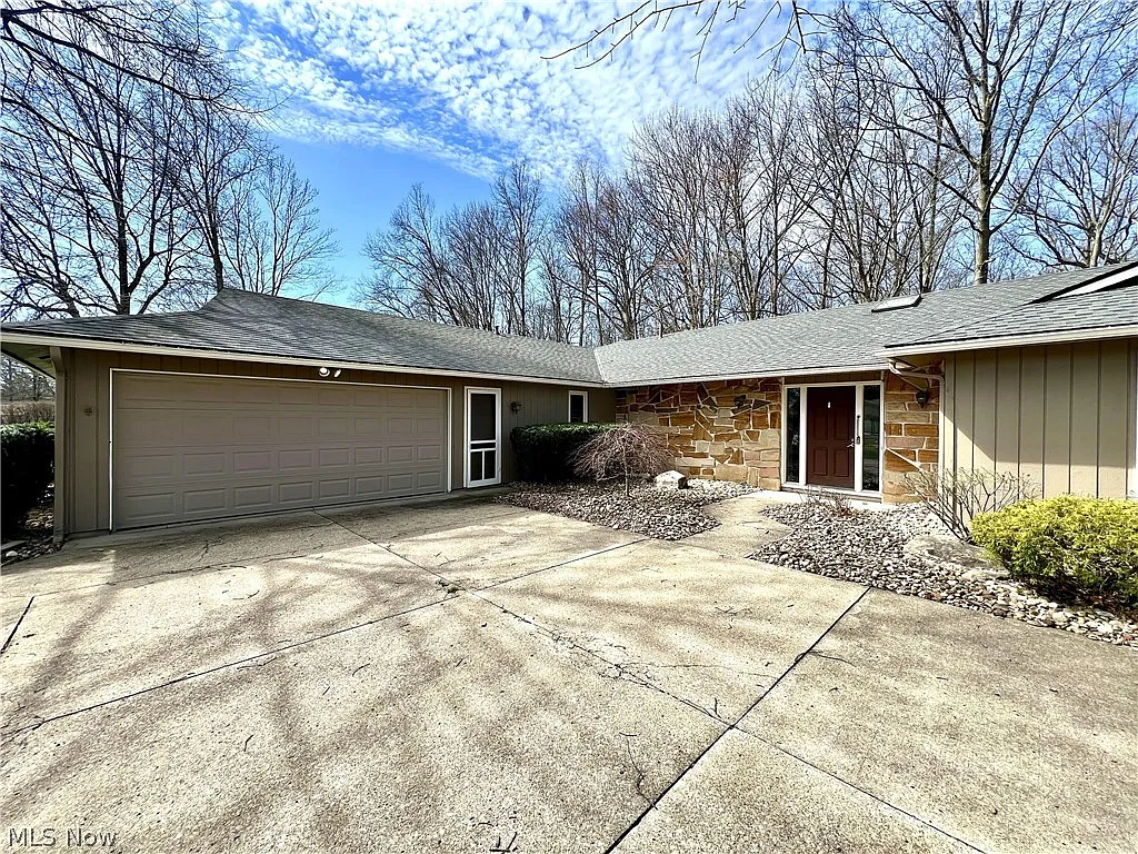 Building Photo - 9790 Pebble Brook Ln