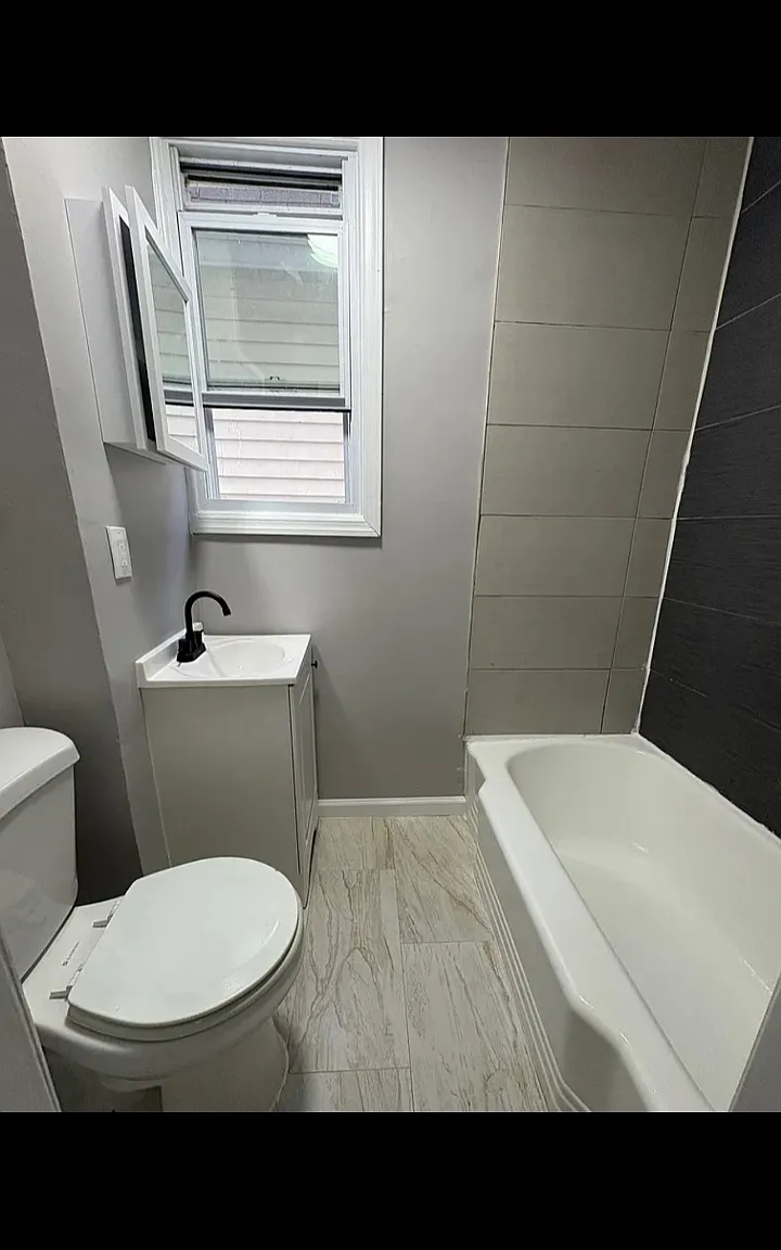 3 bed, $1,950 — Photo 2