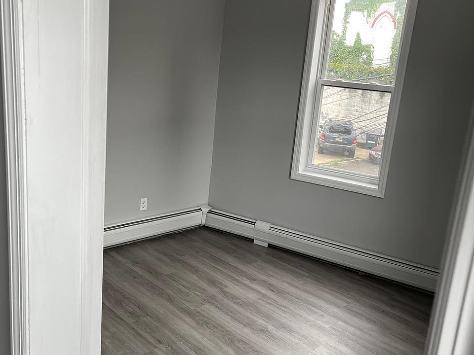 2nd image of 347 Market St APT 3