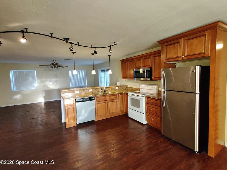 2330 Jason St — Photo 11