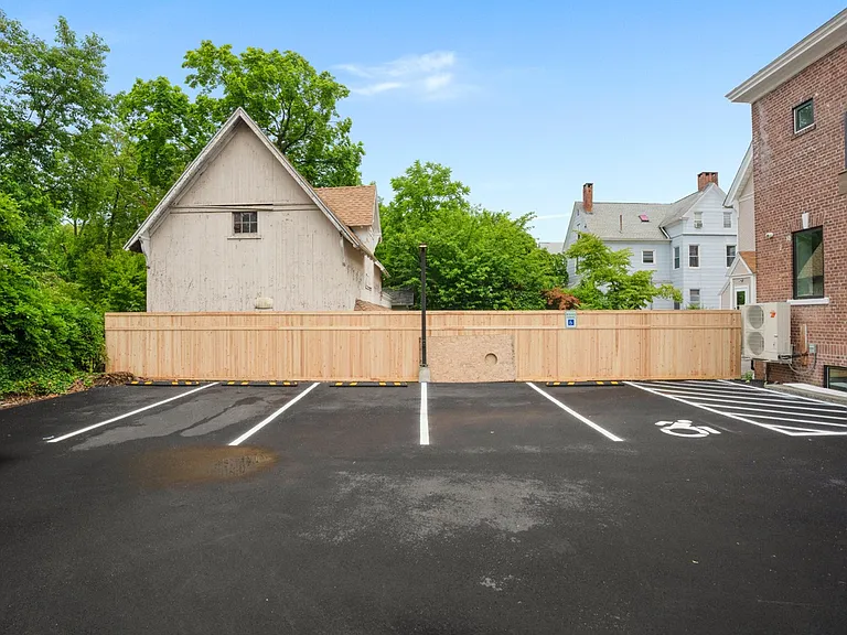 590 Orange St #4 — Photo 8