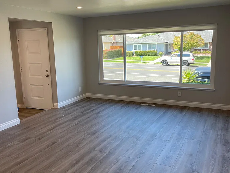 6572 Crown Blvd — Photo 17