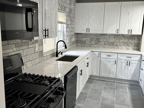 2nd image of 5815 Greenspring Ave