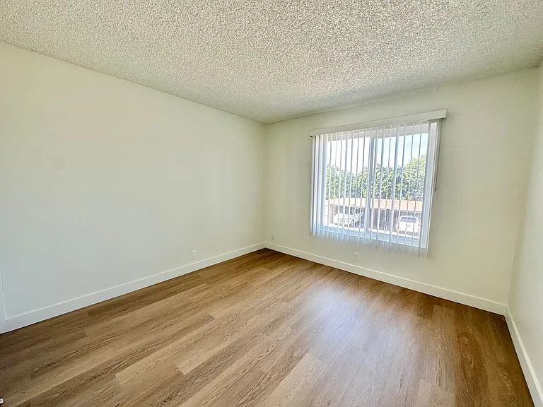 Bolsa Gardens Apartment Homes — Photo 19