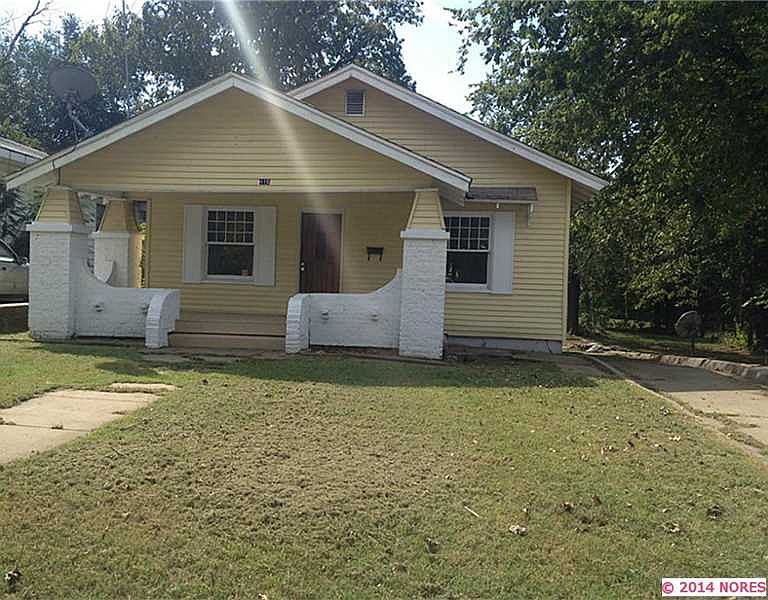 1st image of 416 W 10th Ave