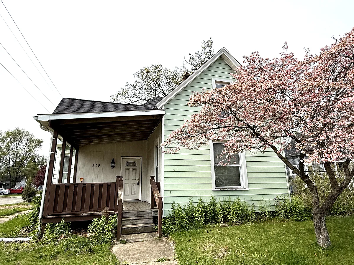 Front house - 235 Walker St