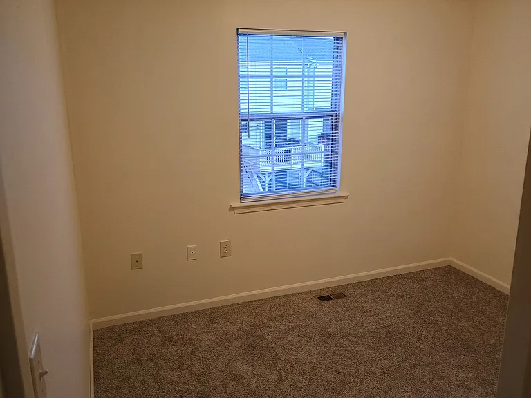 402 Terry Ct — Photo 11