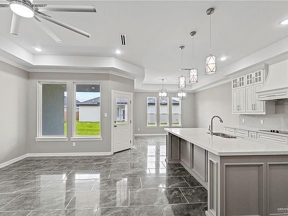 5th image of 817 N Brushfield Ave