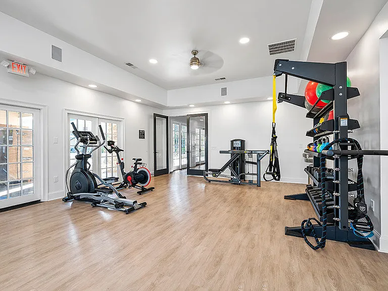 Houston Lake Apartments — Photo 12