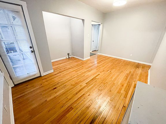 5th image of 4314 N Clarendon Ave APT 1411