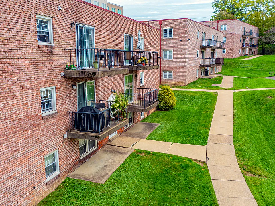 Monroe Village